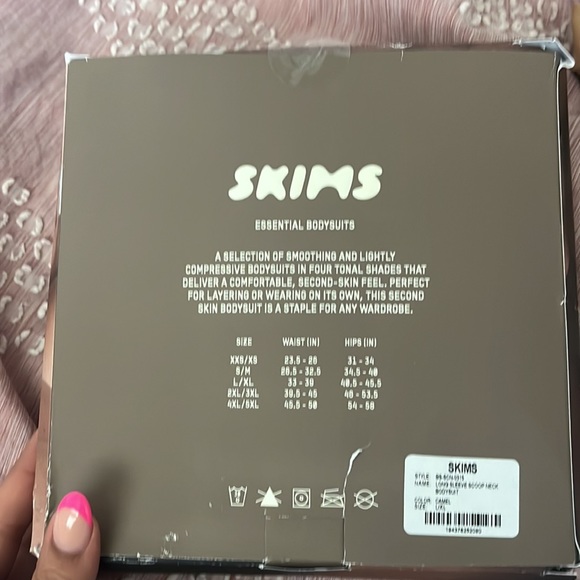 skims long sleeve scoop neck bodysuit - Picture 2 of 11